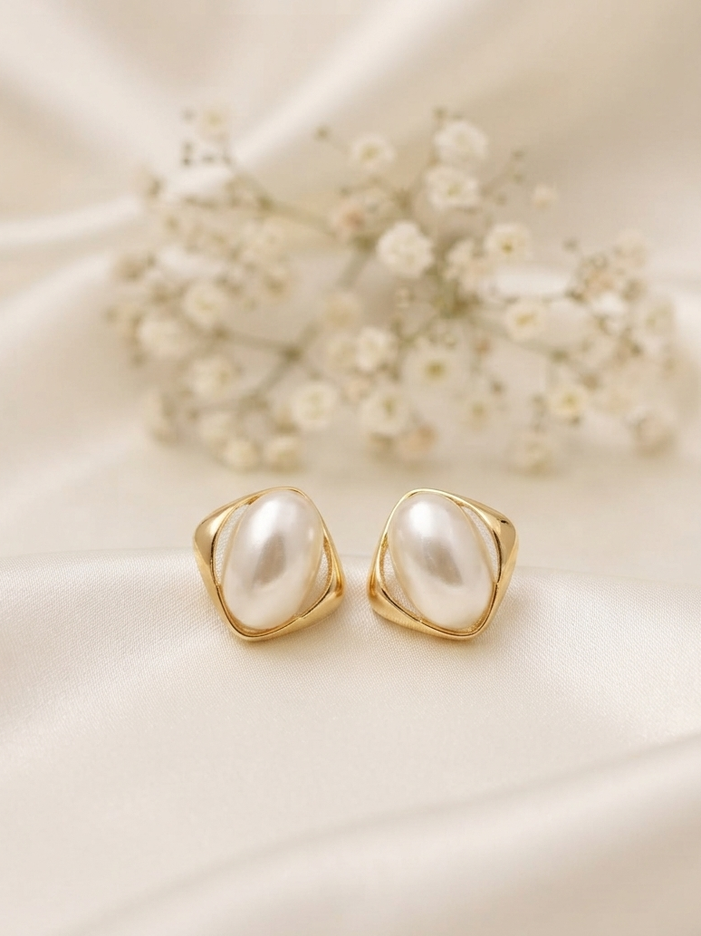 Oval Pearl Stud Earrings